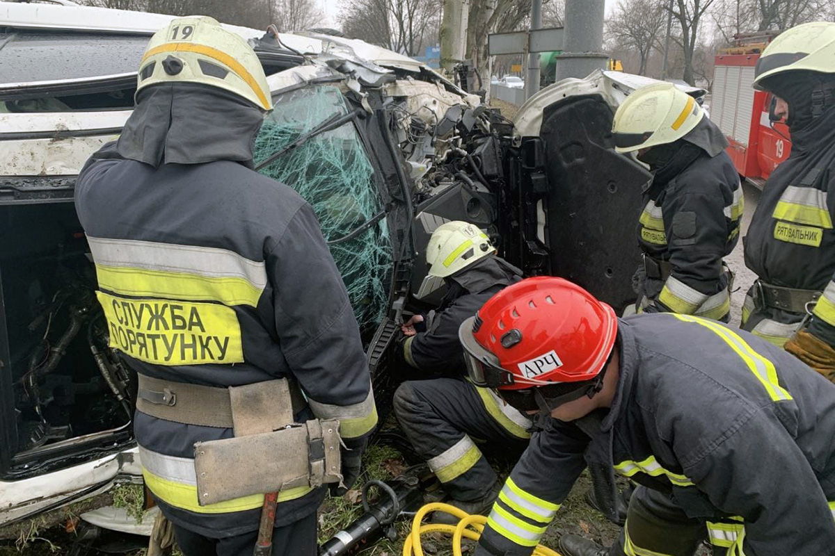 Жесткое ДТП на Запорожском шоссе / фото: ГСЧС