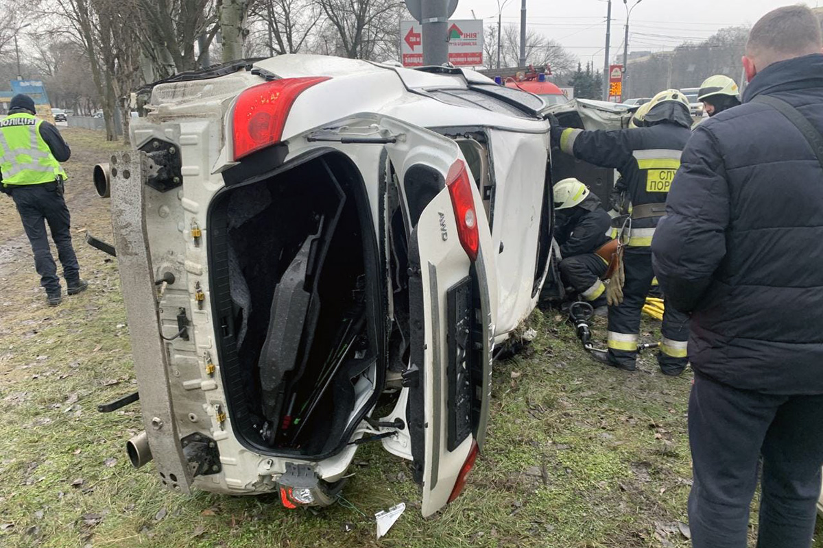 Машину сильно помяло / фото: ГСЧС