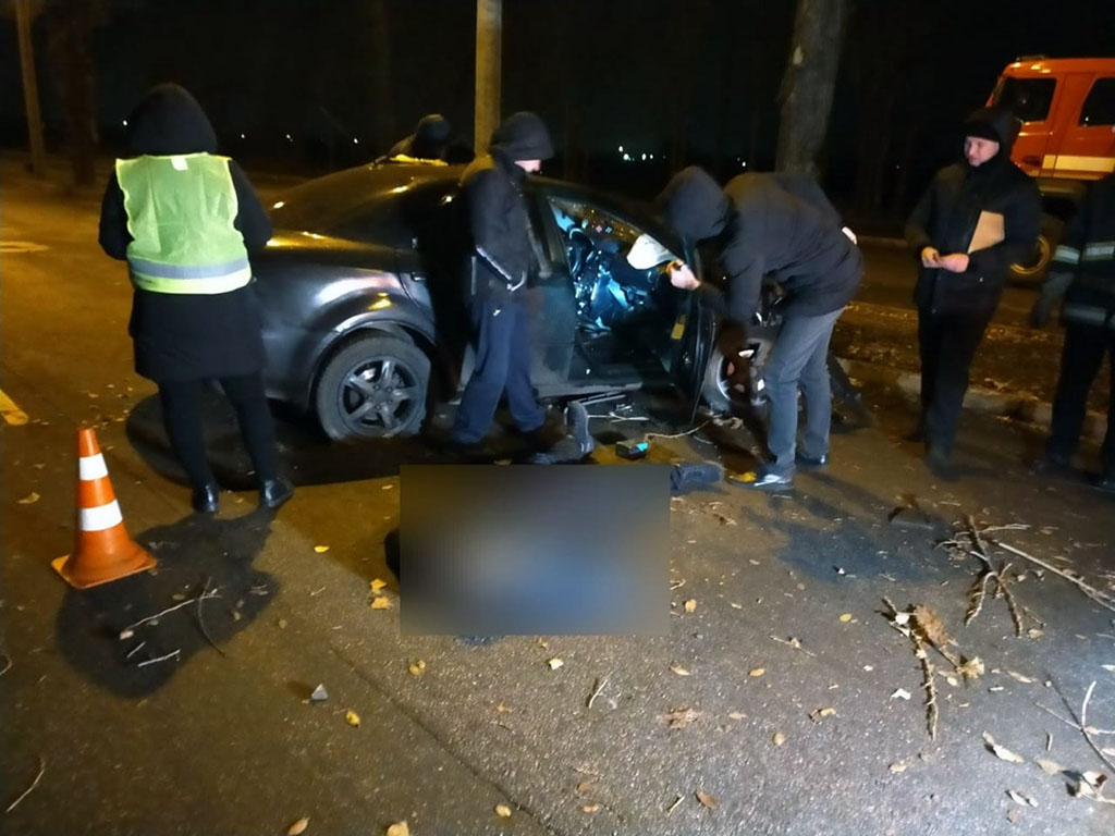 Машину сильно смяло / фото: ГСЧС