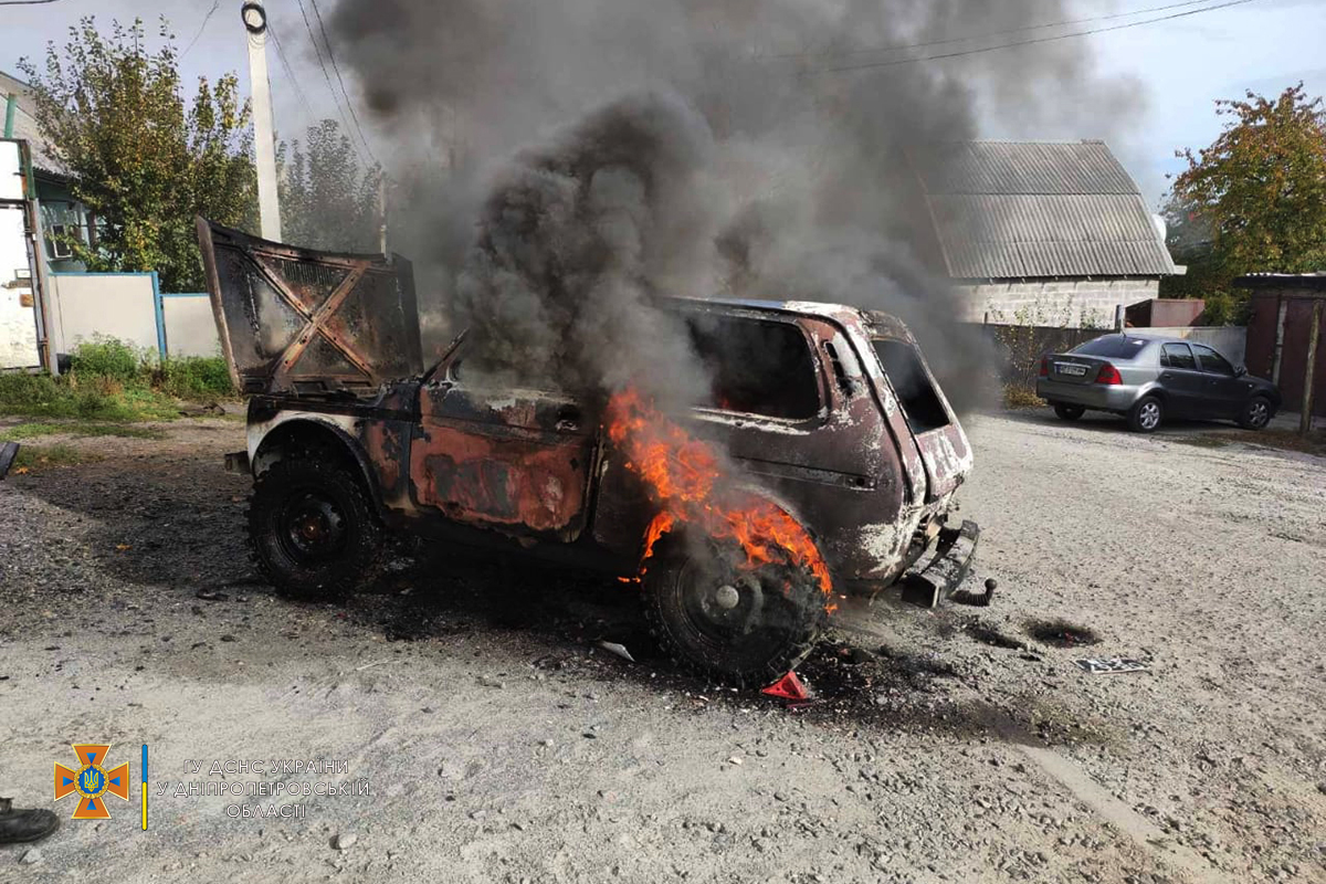 Нива горит. Горящий автомобиль.