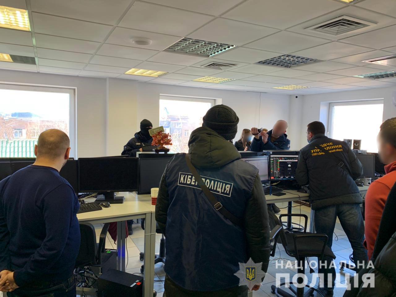 В Днепре организовали финансовую пирамиду / фото: ГУ НП