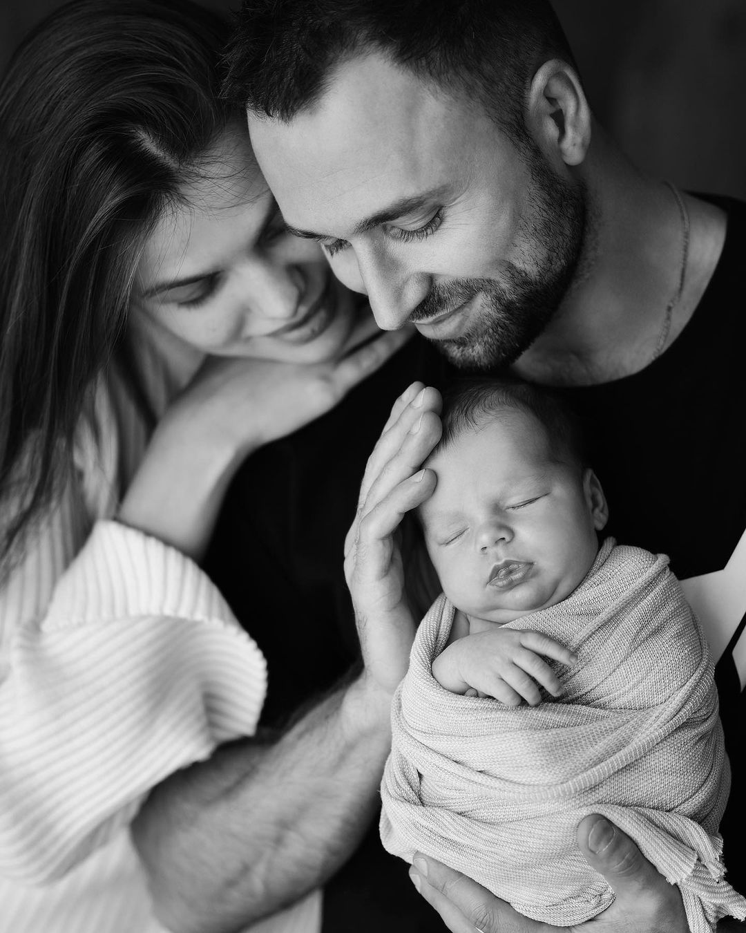 Молодые родители - фото: inst dasha_khlystun_