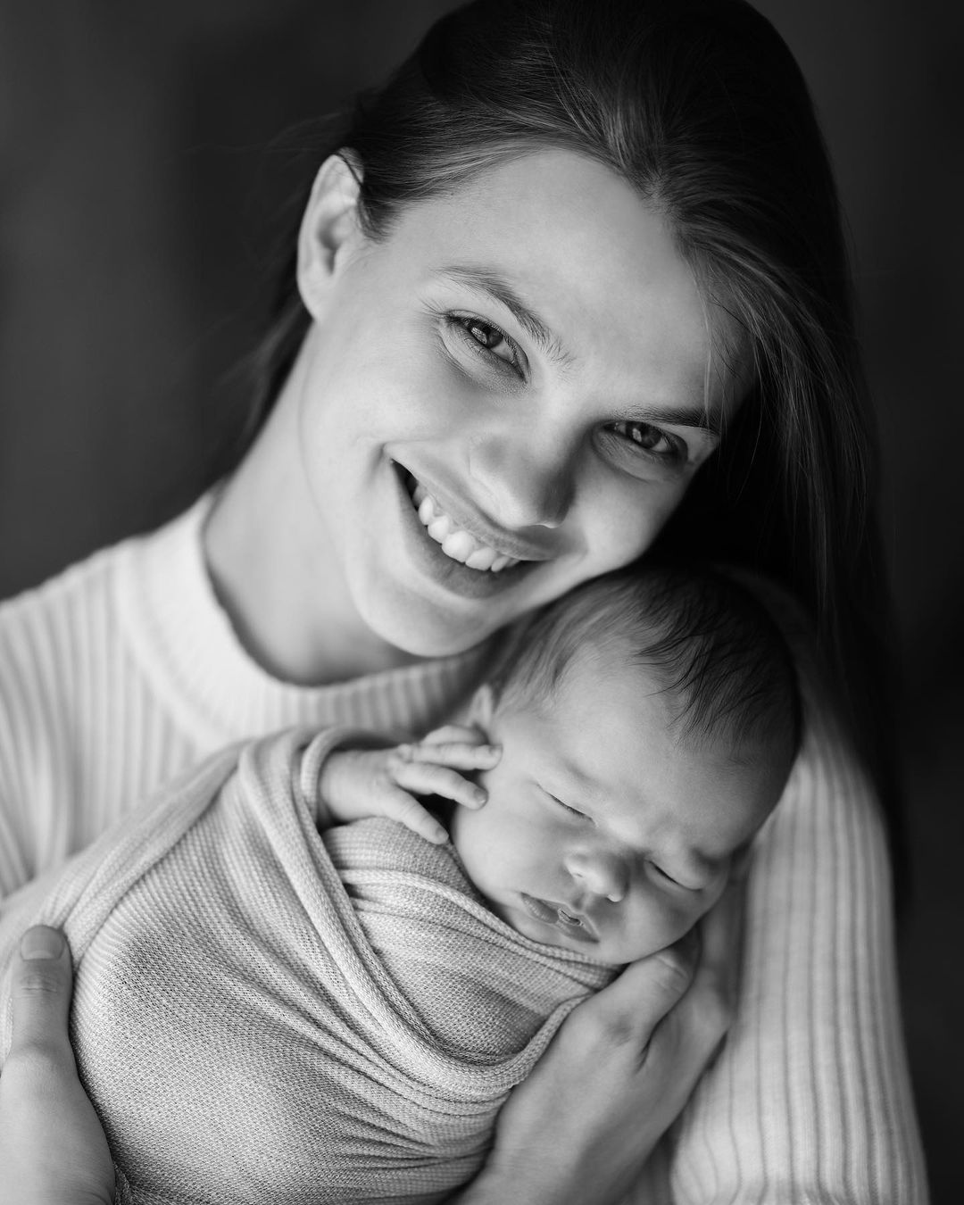 Дарья и ее маленькая дочь - фото: inst dasha_khlystun_