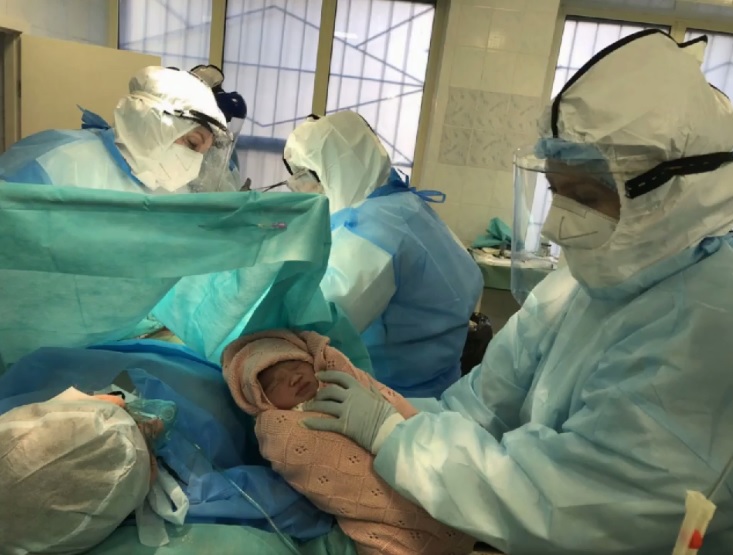 Мама и малышка чувствуют себя хорошо  / фото: fb Сергей Рыженко