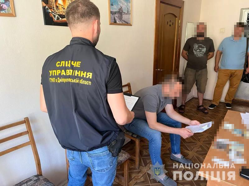 У Дніпрі чоловік хотів "купити" непридатність до служби - || фото: dp.npu.gov.ua