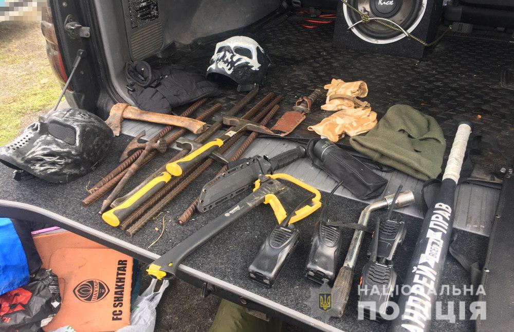 Во время обысков у членов группы нашли оружие / фото: ГУ НП