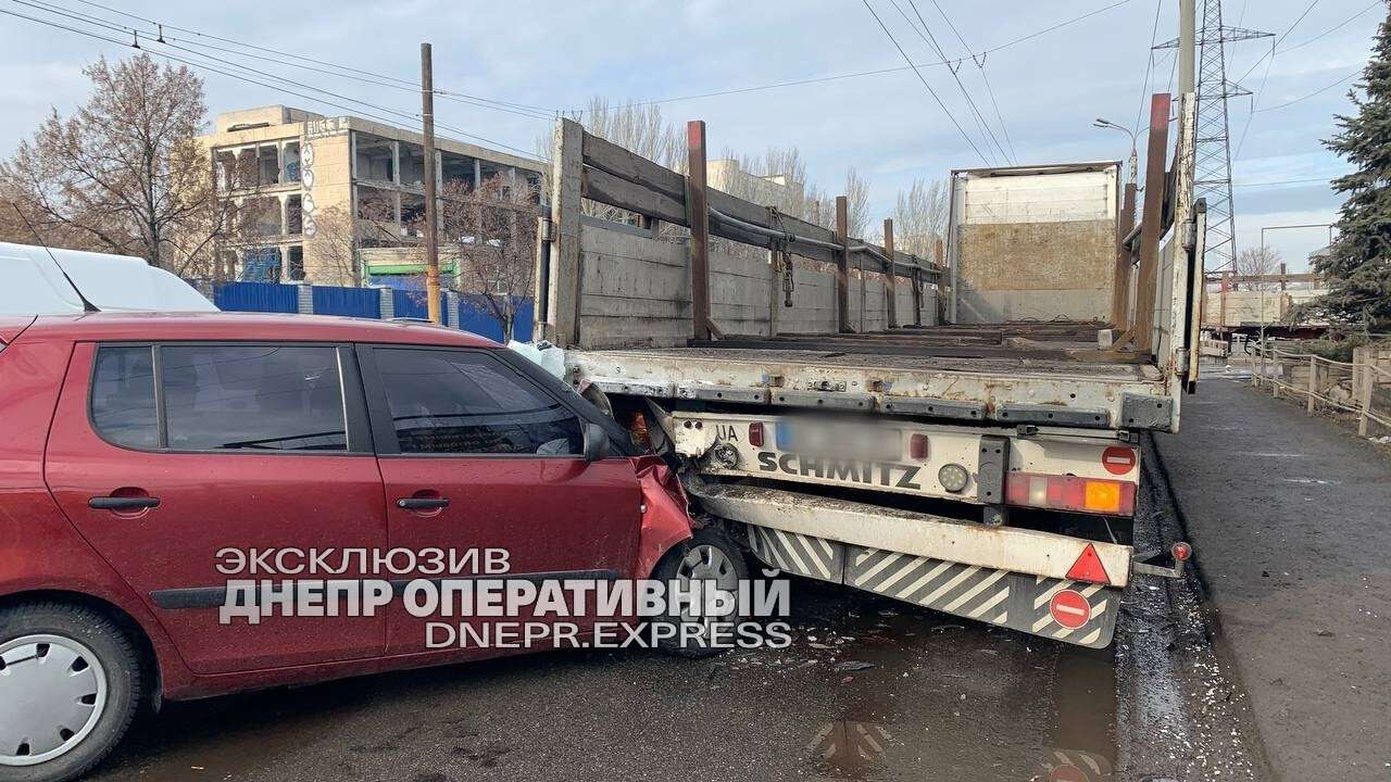 На Набережной Заводской произошло ДТП - || фото: dnepr.express