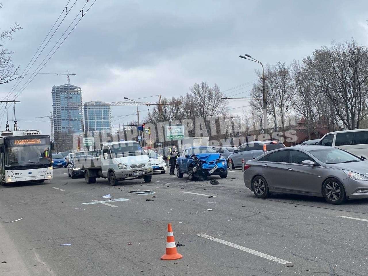 В Днепре произошло ДТП - фото: dnepr.express