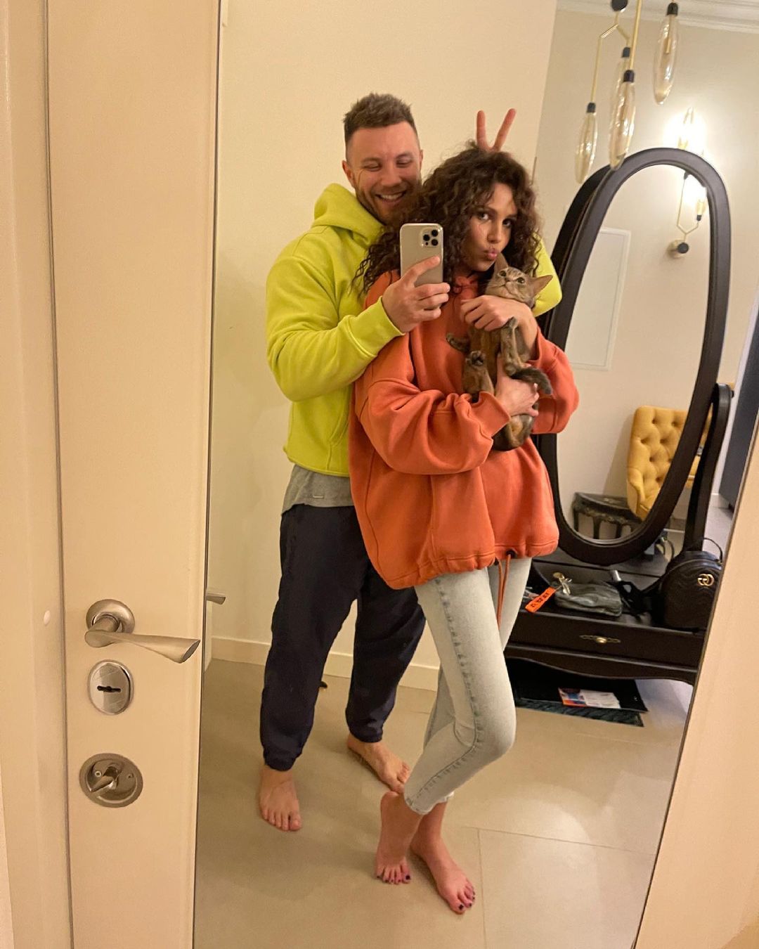 Пара живет вместе - фото: inst hannastorozhuk