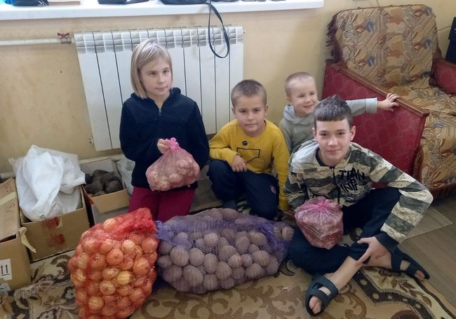 Семье помогли продуктами || Фото: deti.zp.ua