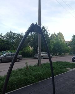 В Днепре сломались качели фото: instagram.com/huevyi_dnepr