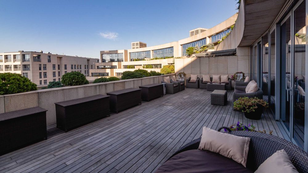 Есть выход на террасу -