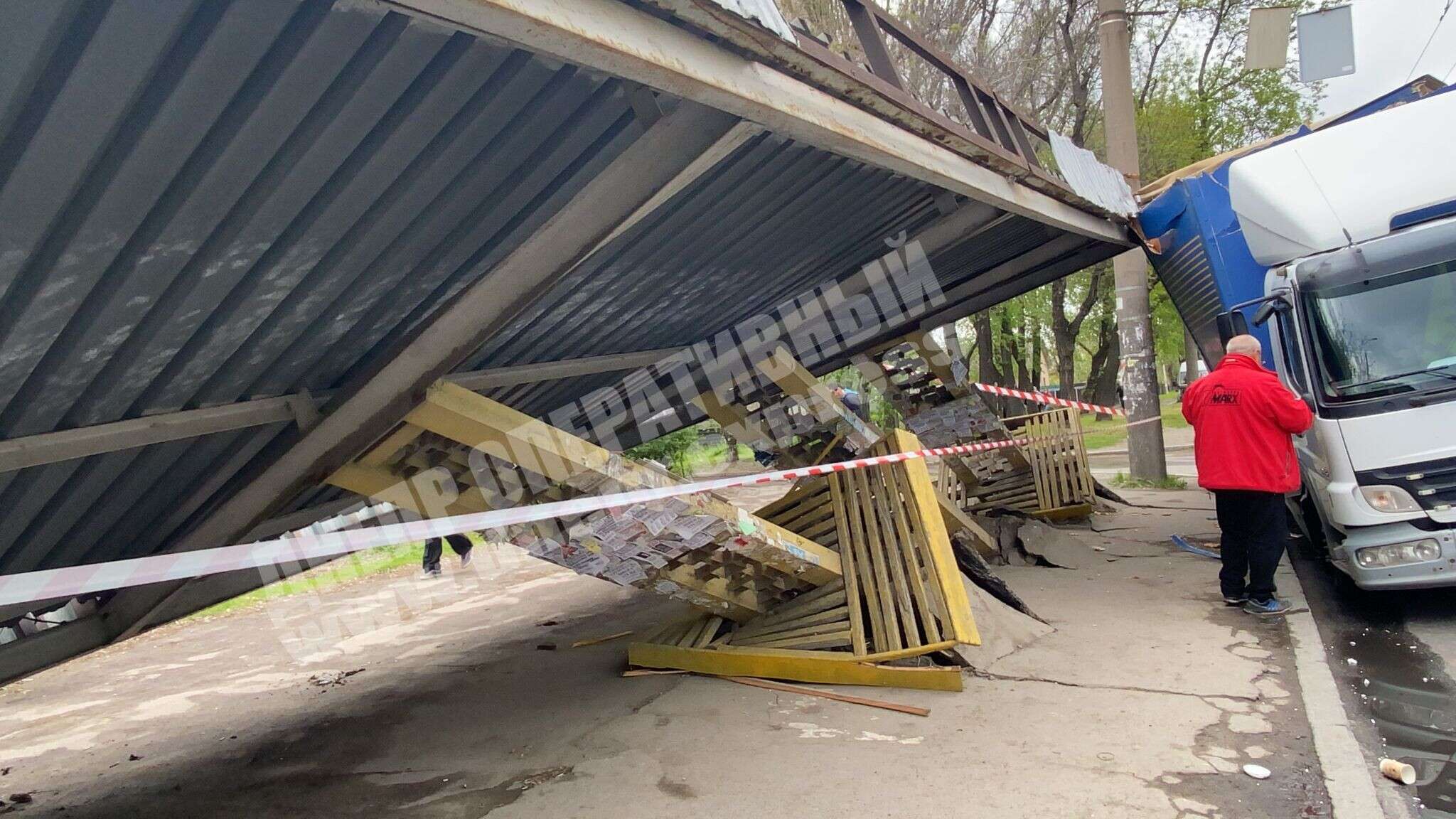 Людей на остановке не было - фото: dnepr.express