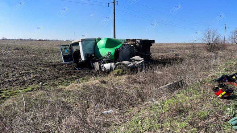 Водитель грузовика не пострадал – || фото: svoi.kr.ua