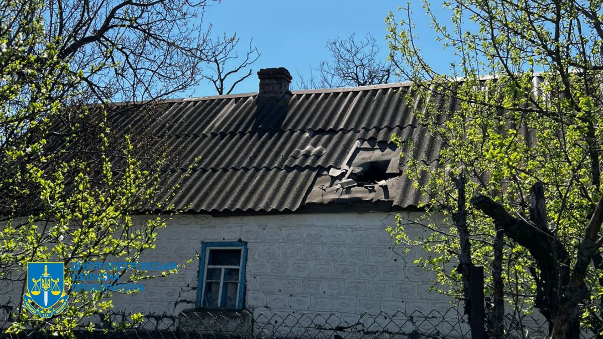 Пошкоджені будівлі - || фото: dnipr.gp.gov.ua