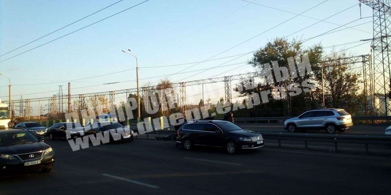 Авария на Набережной Заводской - фото: dnepr.express