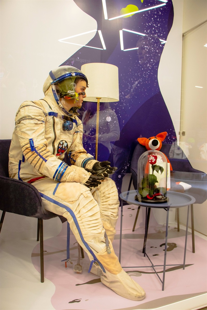 Инсталляции в фойе / фото:  мэрия