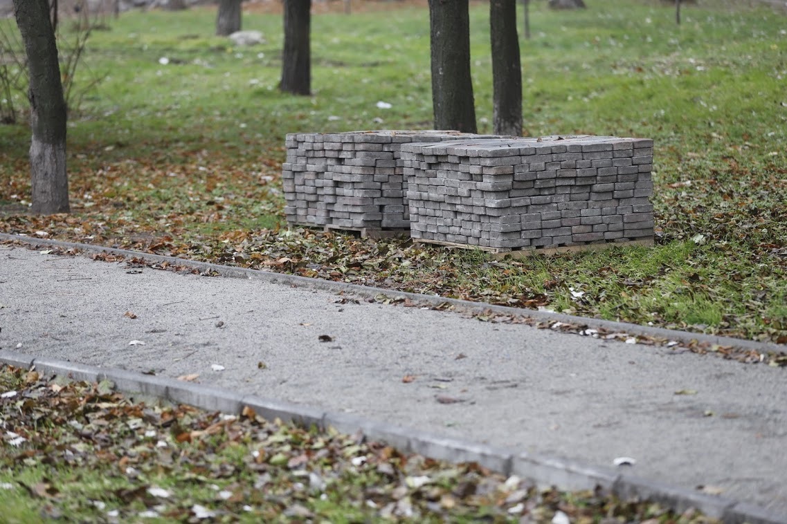 Завезли тротуарную плитку / фото: мэрия