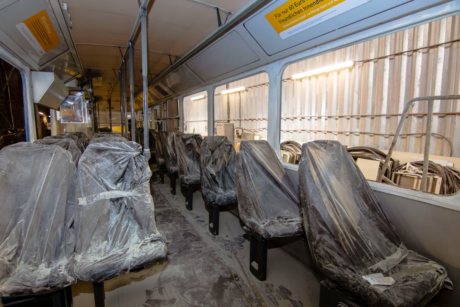 Заменяют салоны - фото: dniprorada.gov.ua