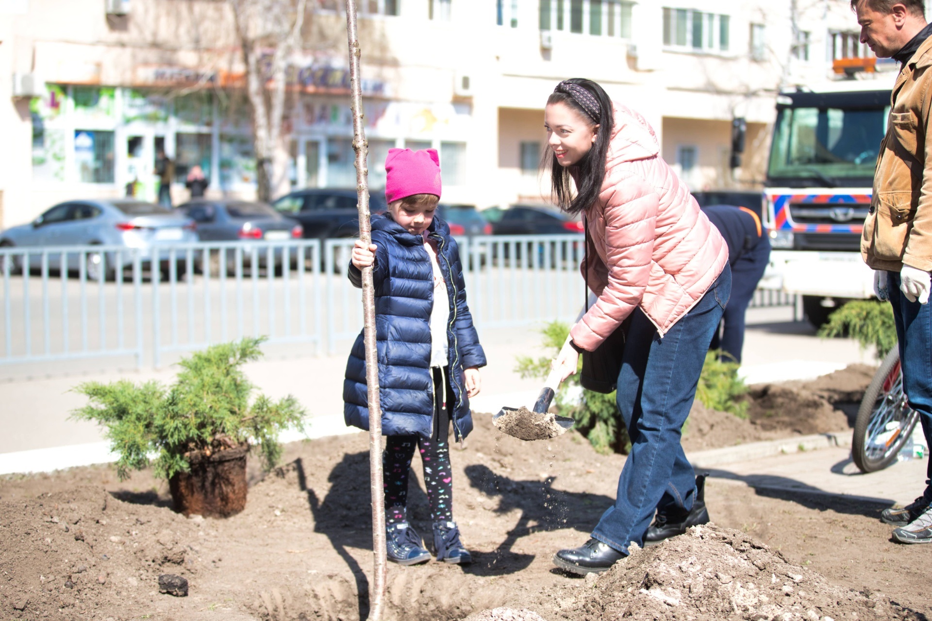 Помогали даже дети - фото: dniprorada.gov.ua