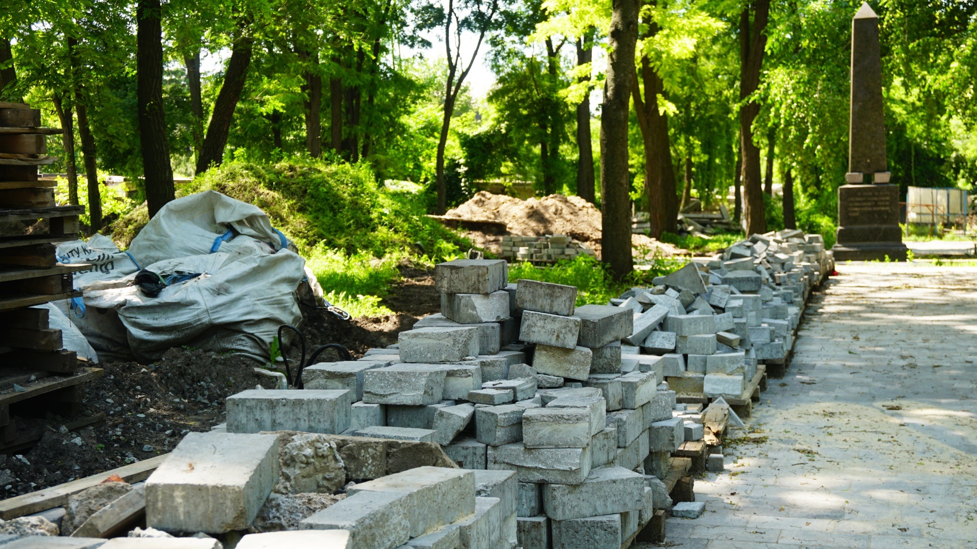 В парке Писаржевского тоже идут работы - фото: dniprorada.gov.ua