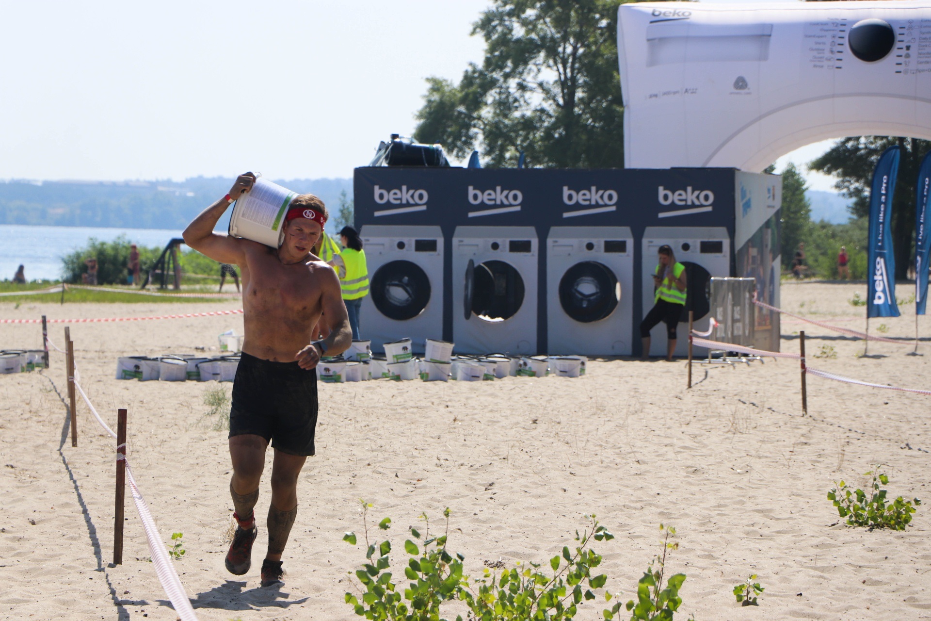 Еще и тяжести приходилось носить - фото: dniprorada.gov.ua