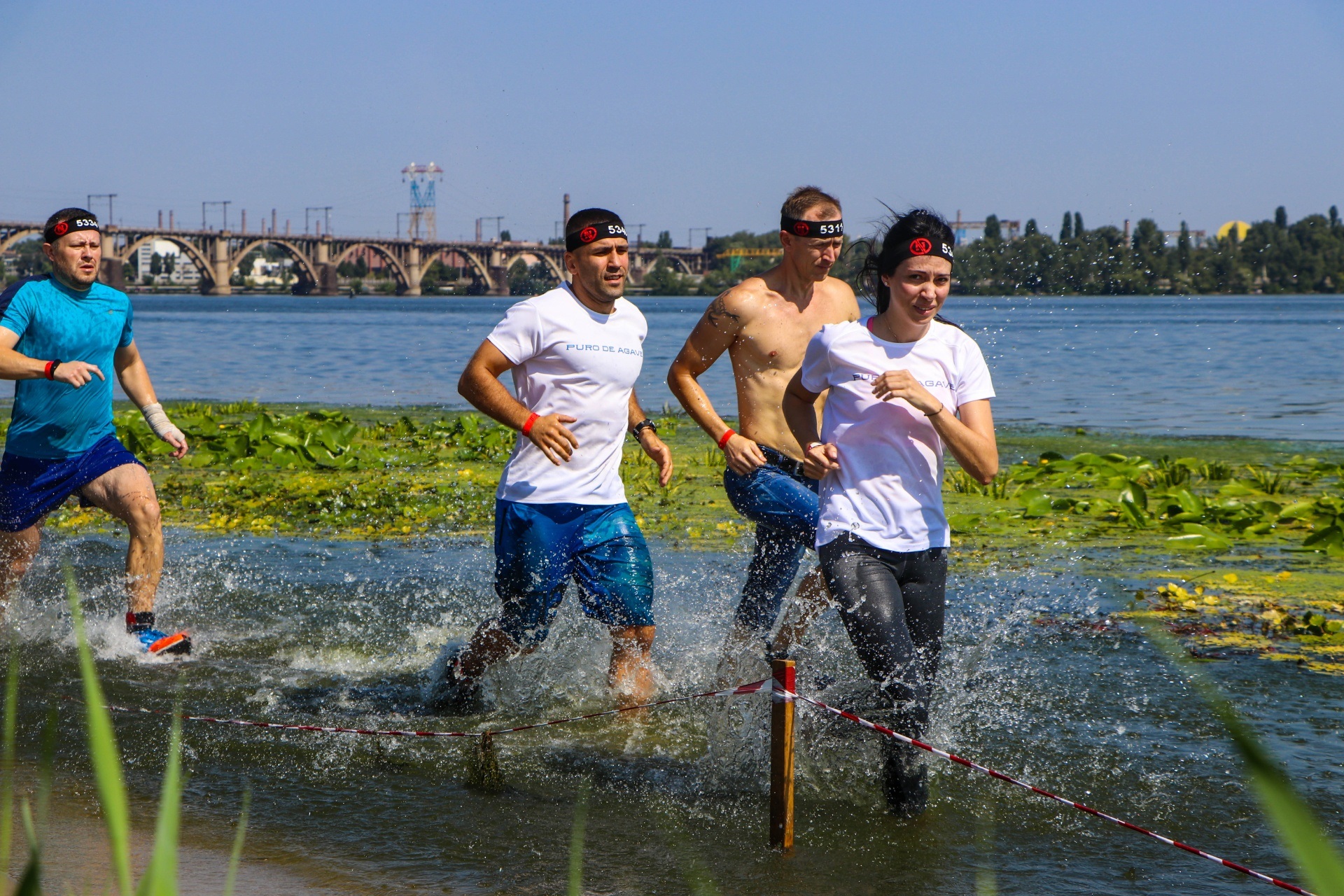 Бежать приходилось даже по воде - фото: dniprorada.gov.ua