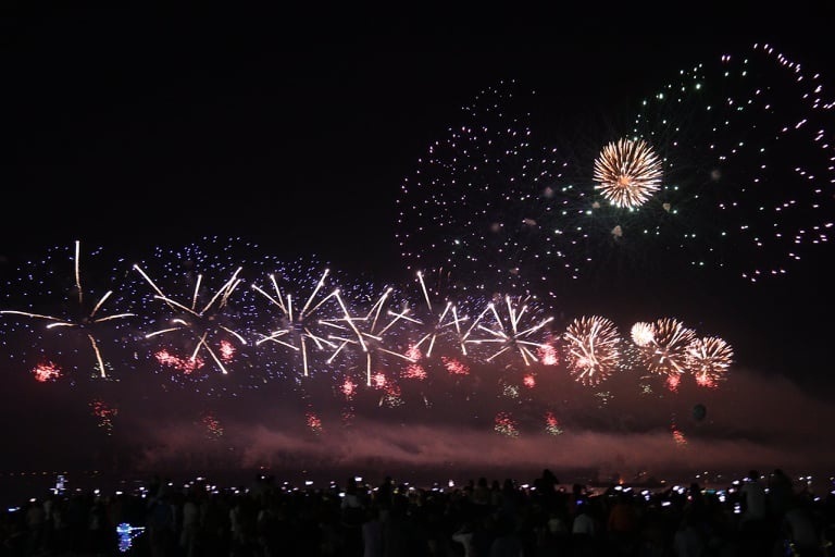 У Дніпрі День міста завершили видовищним світло-лазерним шоу «Dnipro Light Flowers», що претендує стати наймасштабнішою артінсталяцією у світі фото 5 4