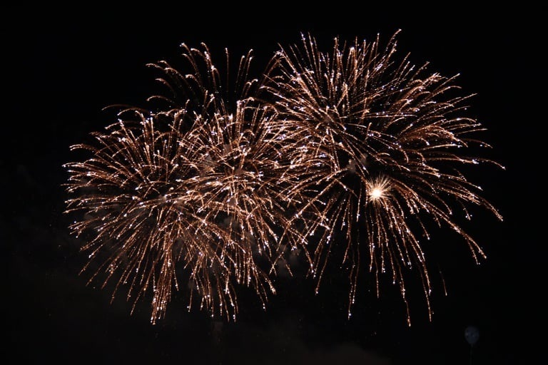 У Дніпрі День міста завершили видовищним світло-лазерним шоу «Dnipro Light Flowers», що претендує стати наймасштабнішою артінсталяцією у світі фото 6 5