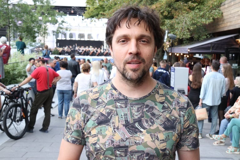 У Дніпрі День міста завершили видовищним світло-лазерним шоу «Dnipro Light Flowers», що претендує стати наймасштабнішою артінсталяцією у світі фото 1