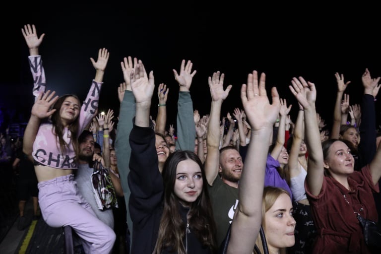 У Дніпрі День міста завершили видовищним світло-лазерним шоу «Dnipro Light Flowers», що претендує стати наймасштабнішою артінсталяцією у світі фото 8 7