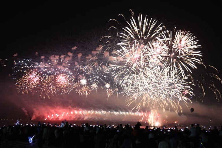 У Дніпрі День міста завершили видовищним світло-лазерним шоу «Dnipro Light Flowers», що претендує стати наймасштабнішою артінсталяцією у світі фото 10 9