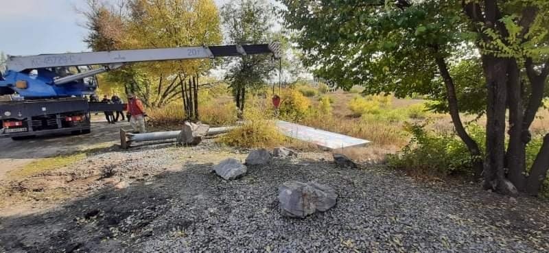 У Дніпрі триває демонтаж ще майже 150 незаконних рекламних конструкцій, що захаращували місто фото 1