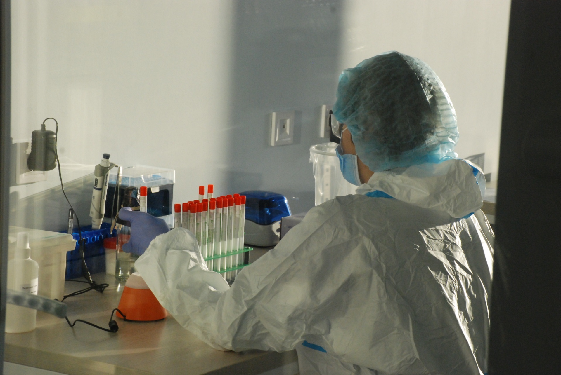 В Днепре открыли ПЦР-лабораторию в городской больнице - фото: dniprorada.gov.ua