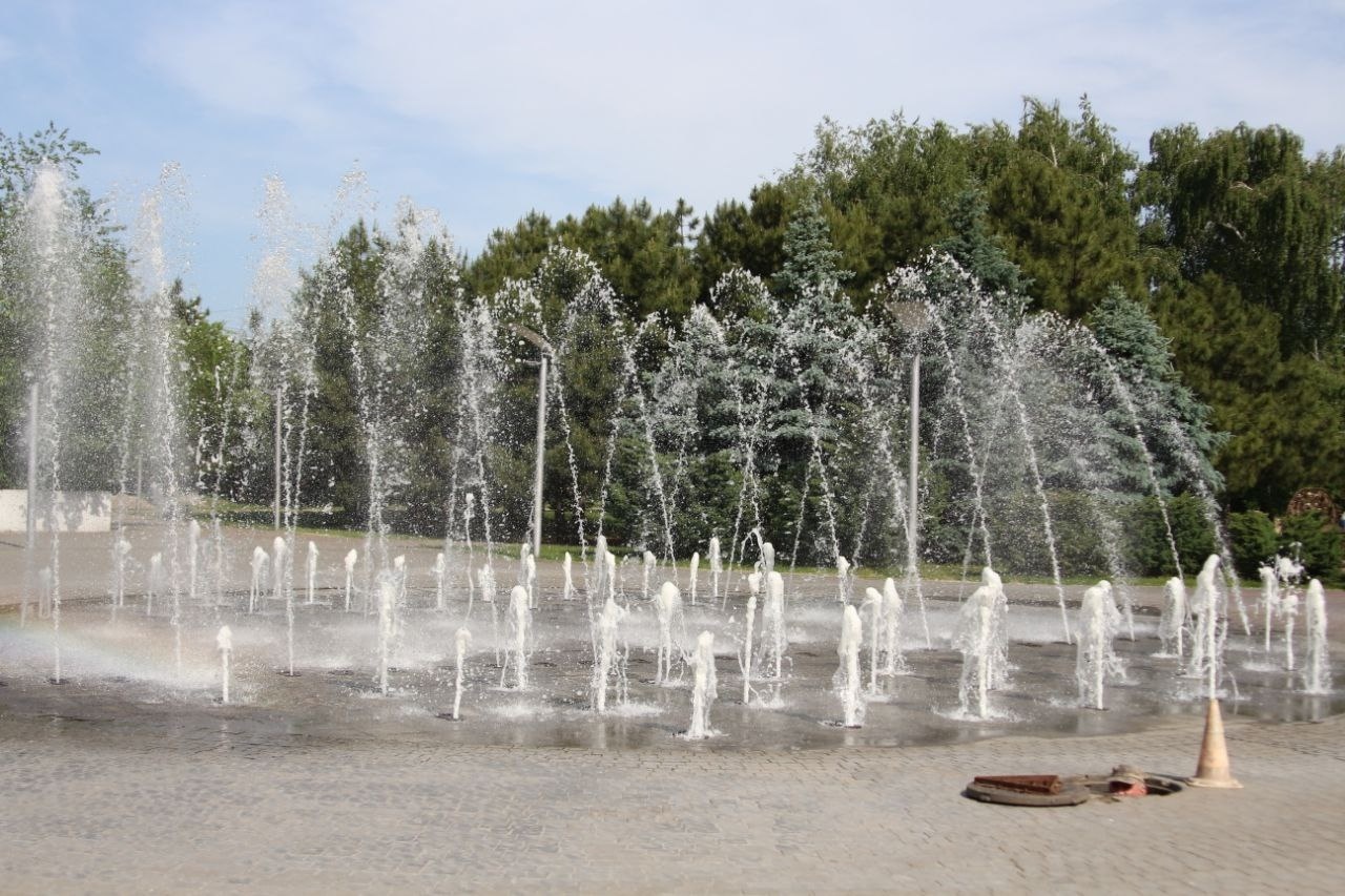 Запустили фонтани 1 червня  - || фото: dniprorada.gov.ua