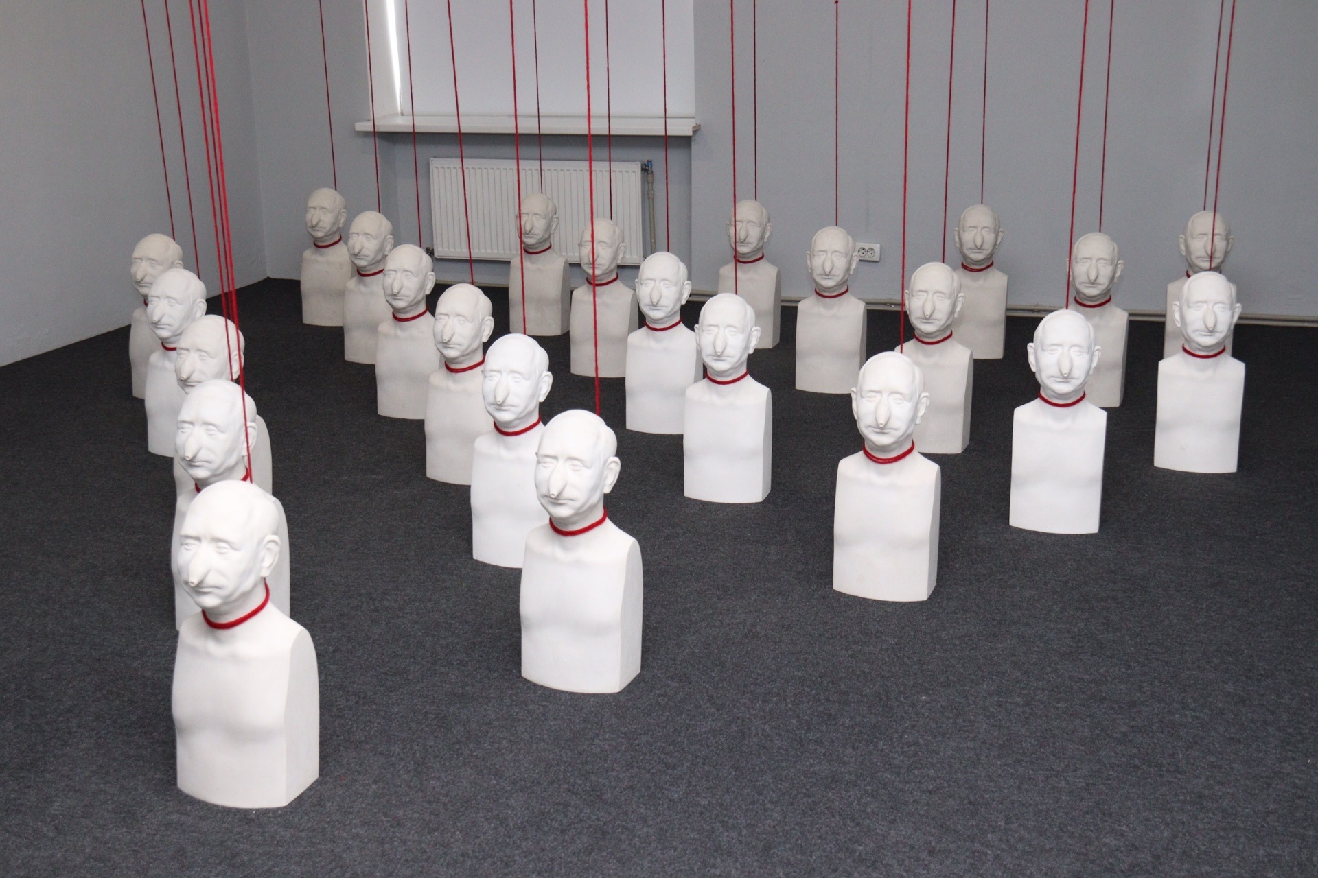 У Дніпрі проходить виставка "Неприйняття" - || фото: dniprorada.gov.ua