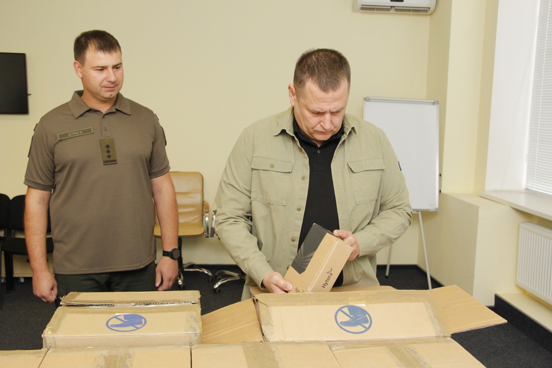 Филатов: "Днепр передал Нацгвардии очередные 200 радиостанций" фото 7 6