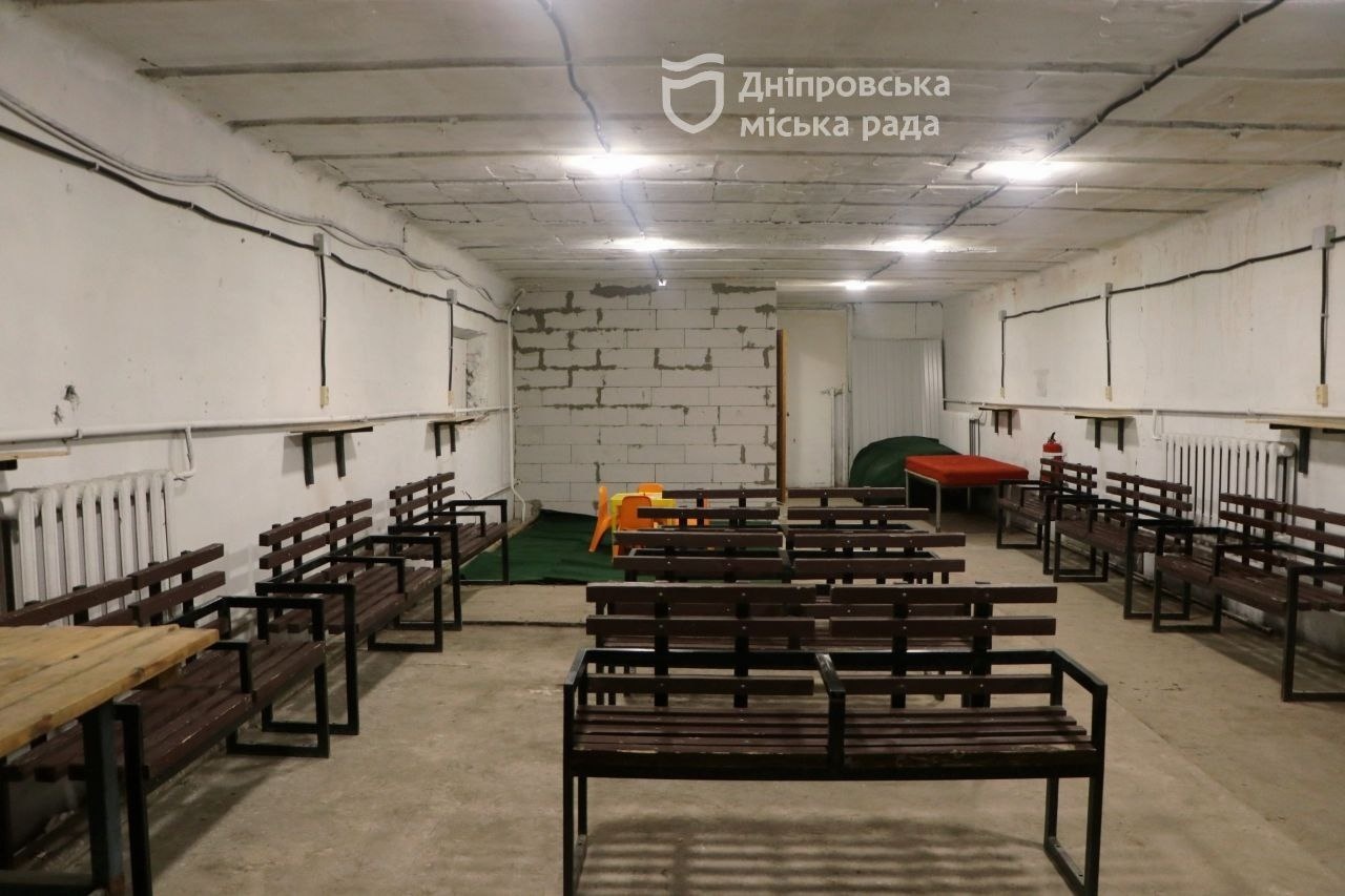 Укрытие располагается в подвале – || фото: dniprorada.gov.ua
