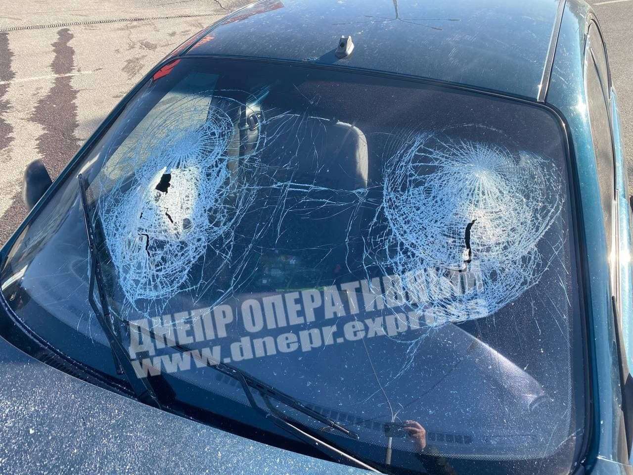 Разбито лобовое стекло  / фото: dnepr.express