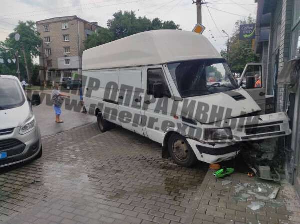 Водителя госпитализировали - фото: dnepr.express