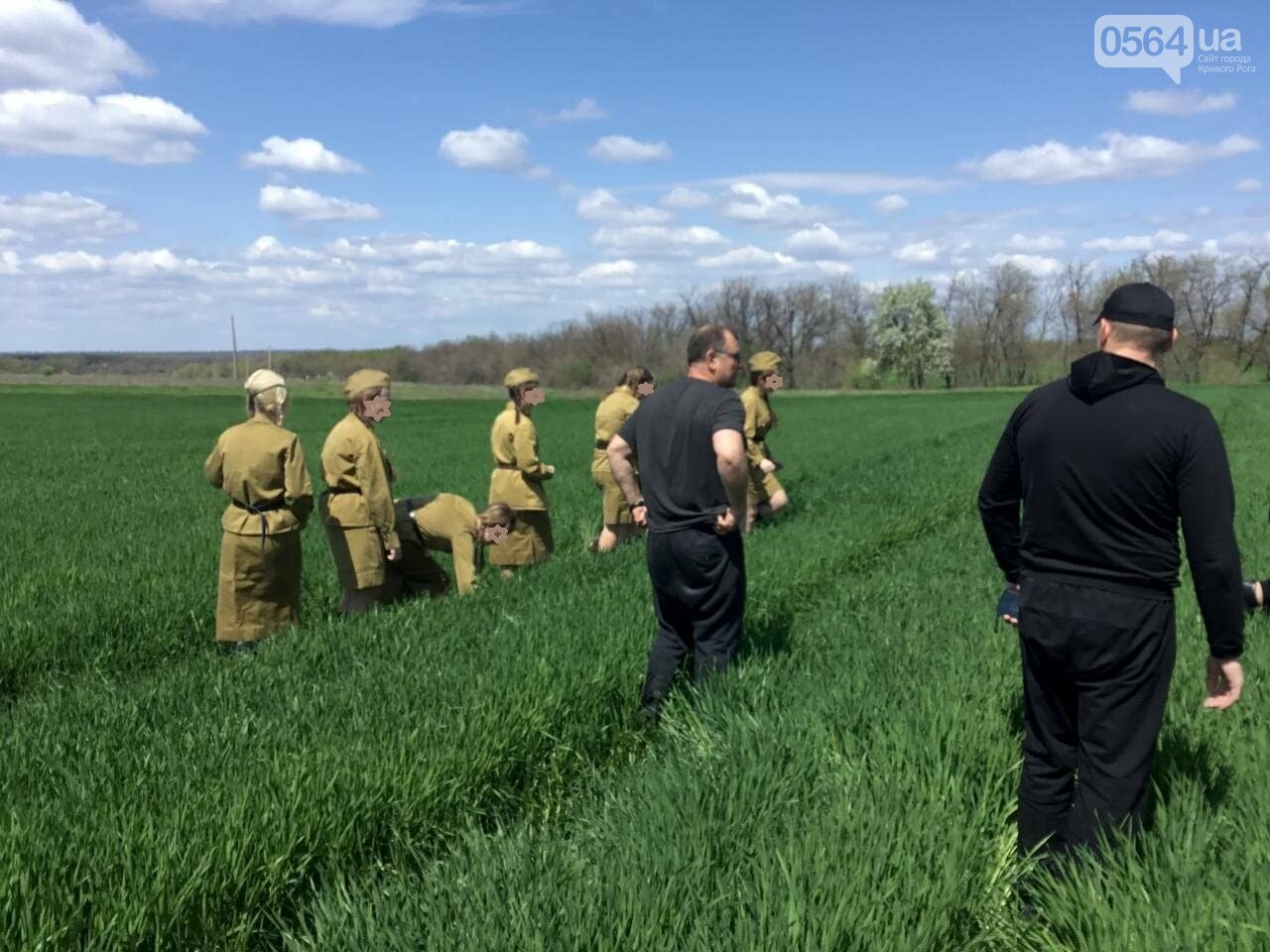 Съемки привлекли внимание проезжающих автомобилистов - фото: 0564.ua