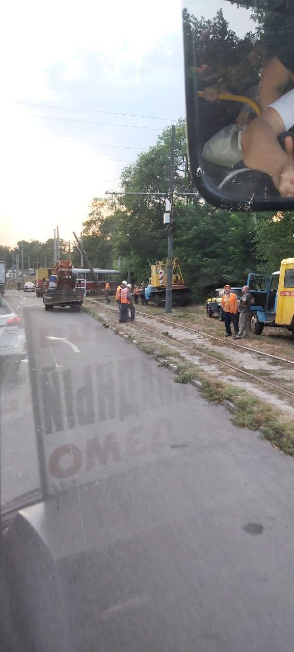 Электротранспорт врезался в столб  / фото: Tamikami Takamiya