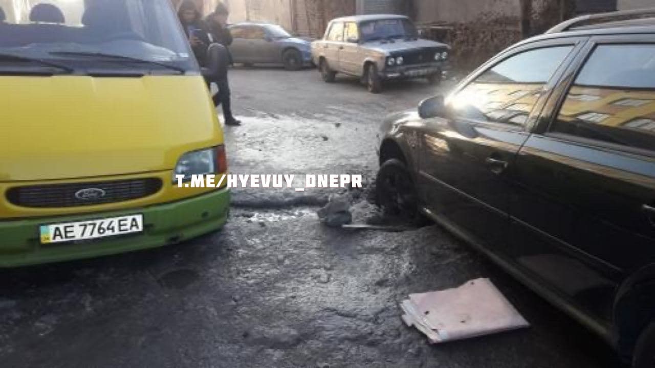 На дороге глубокие ямы  / фото: ХД