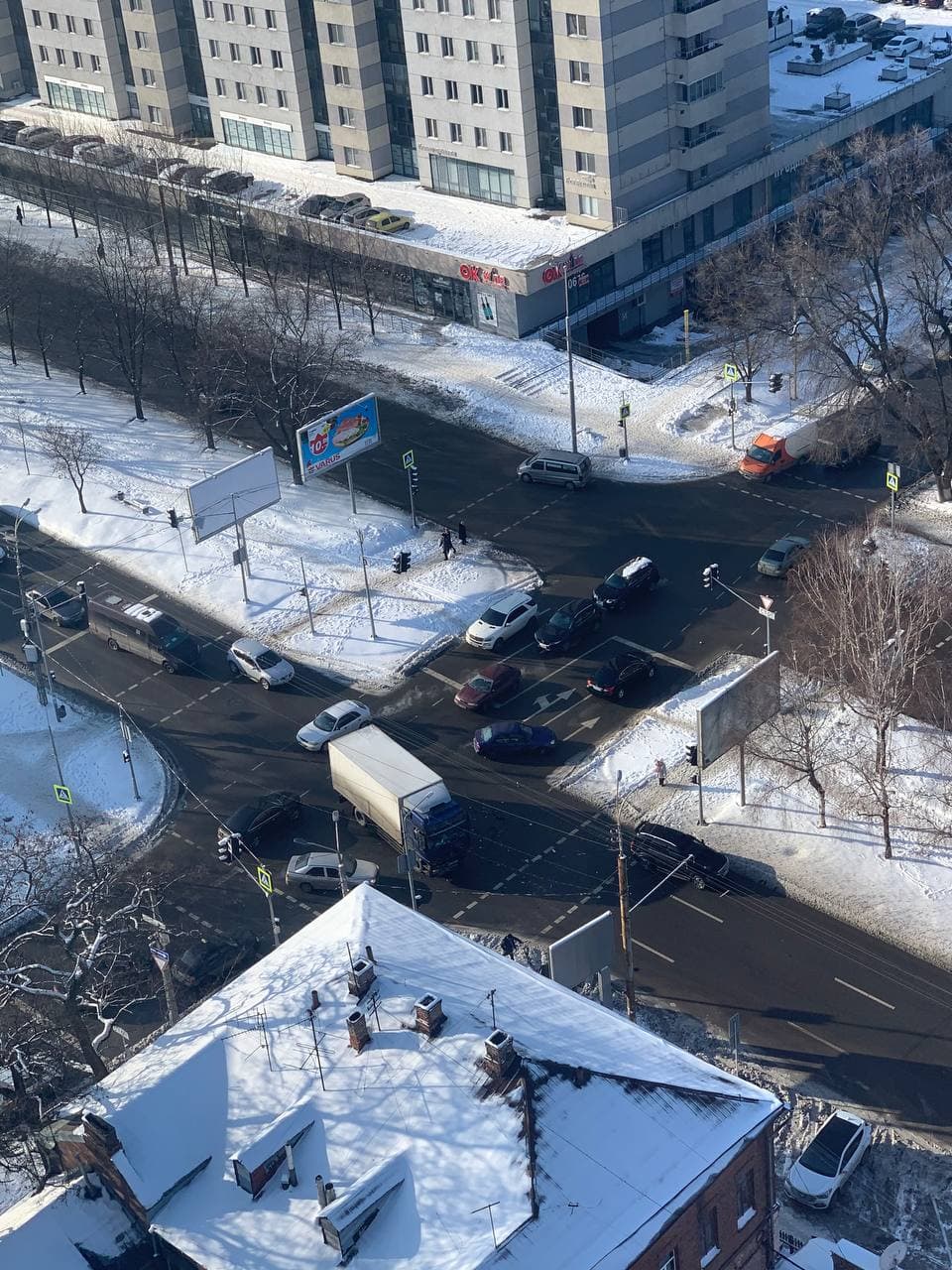 Авария в районе улицы Ульянова / фото: tg ДТП Пробки Днепр