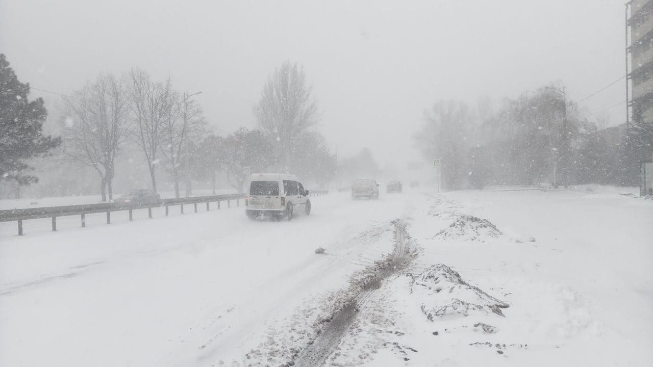 Днепр в снегу / фото: fb Андрей Кабаченко