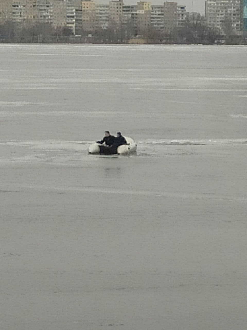 Женщина провалилась под лед / фото: ГСЧС