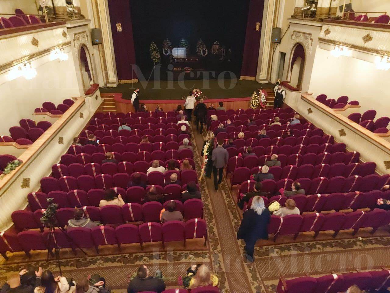 В зале собралось много людей - фото: nashemisto.dp.ua
