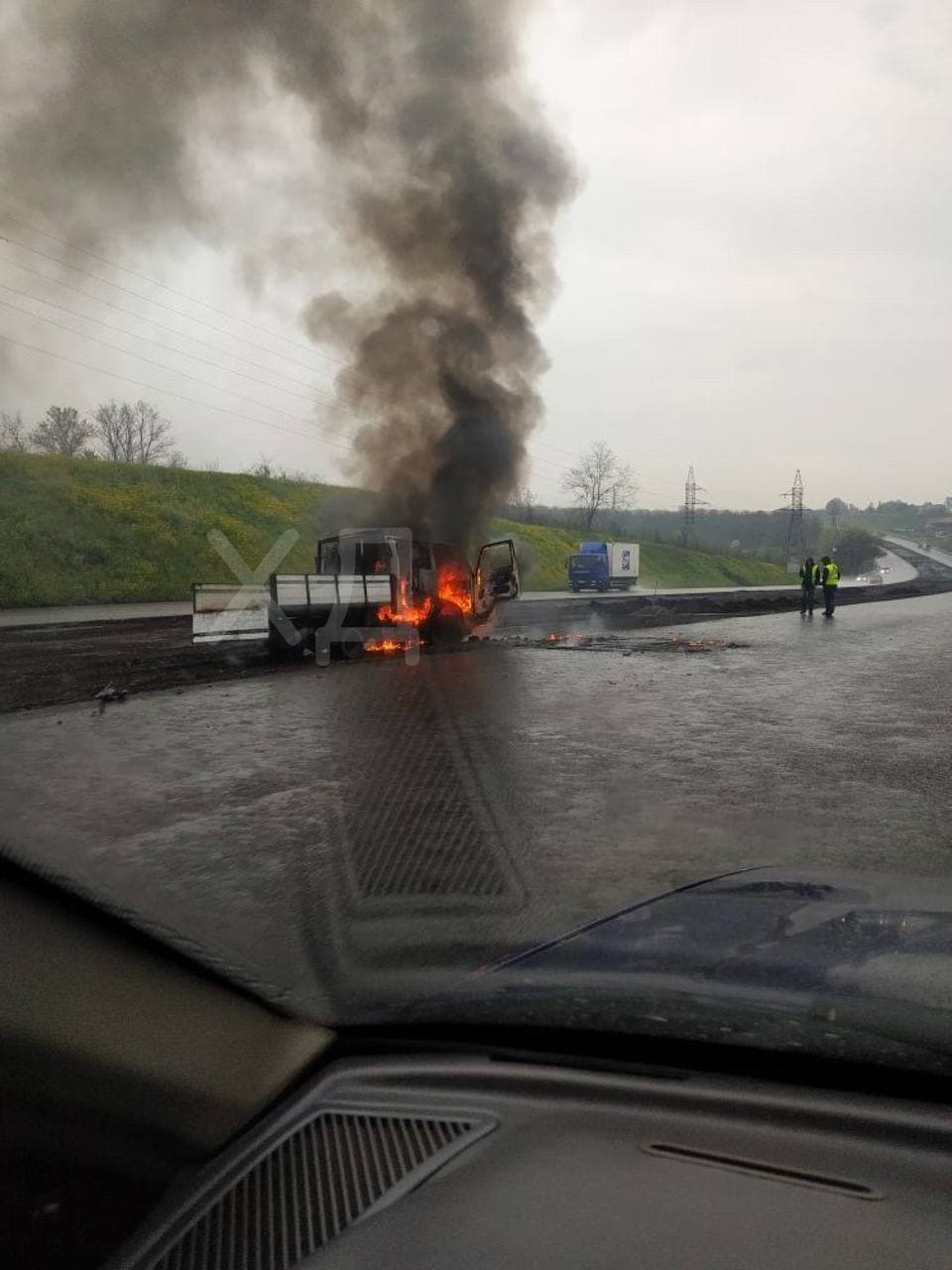 Горящий грузовик - фото: tg ХД
