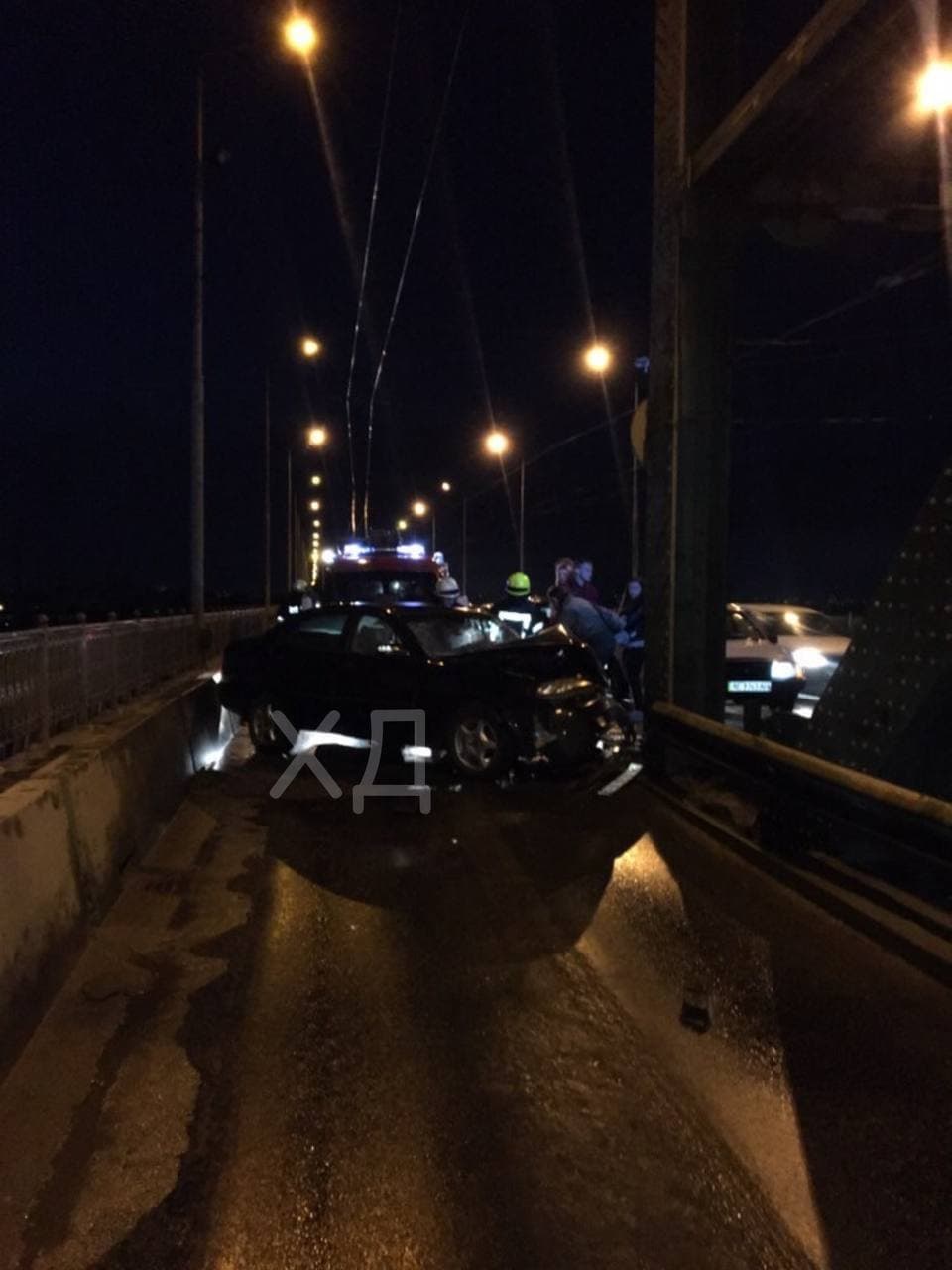 Много машин остановилось на помощь - фото: fb ХД