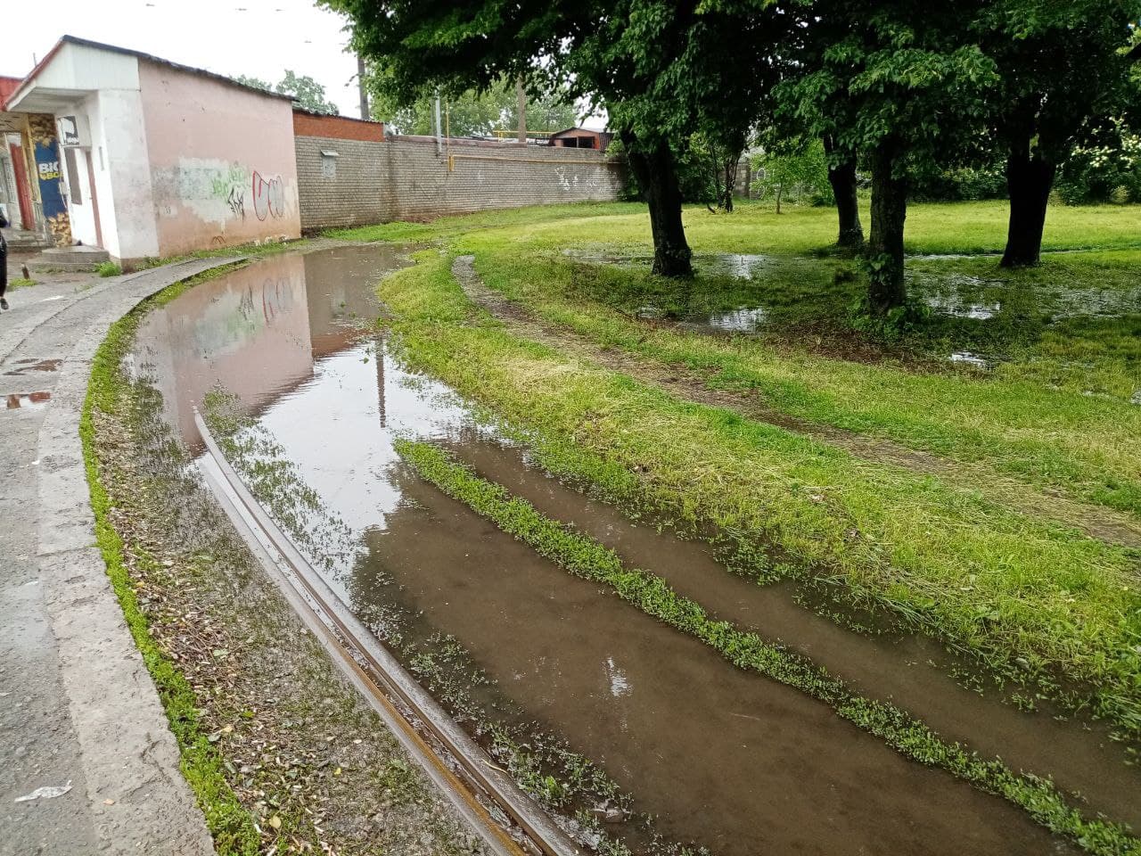 Некоторые участки затопило - фото: tg Департамент транспорту ДМР